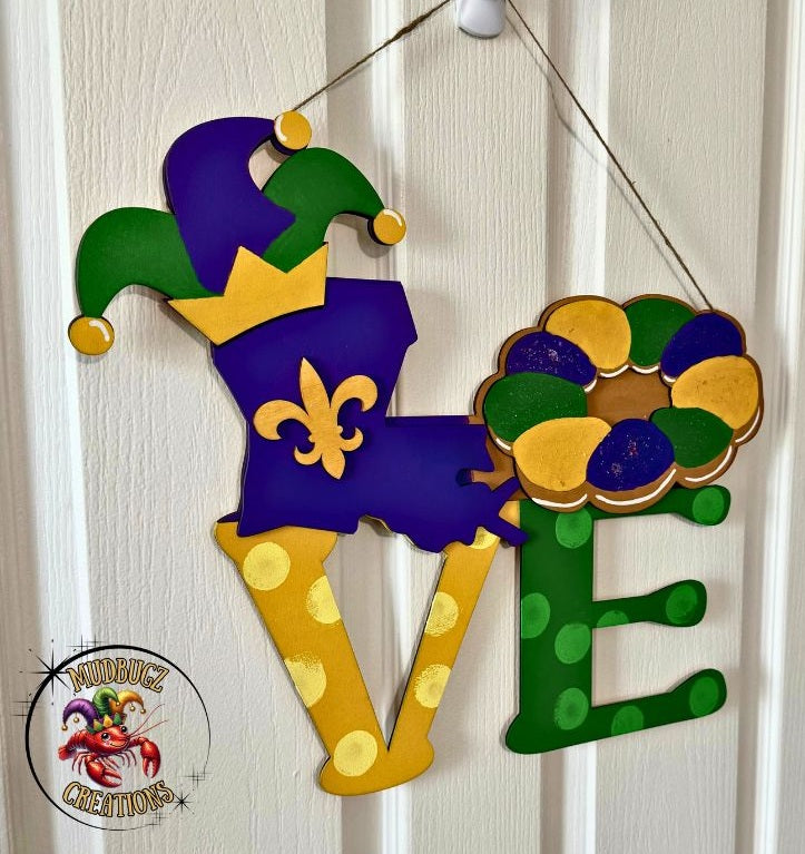 Mardi Gras LOVE Louisiana Jester Hat and King Cake 3D Wood Round Door Hanger Door Sign